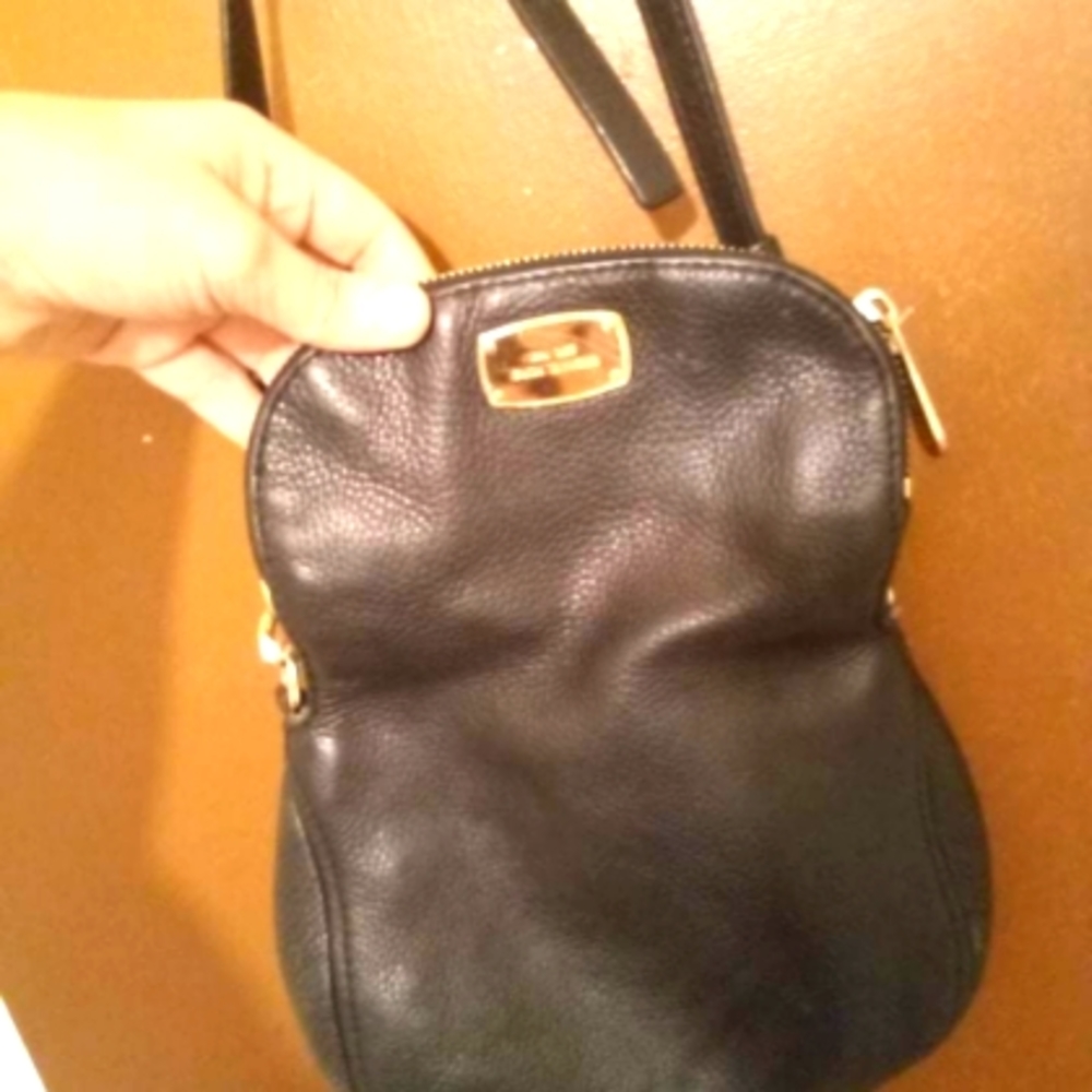 Black and gold Micheal kors crossbody purse